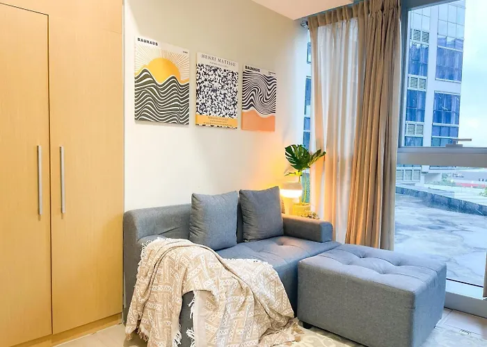 Holiday home Prime Bgc 1br Near Mitsukoshi Mall #upt16m *